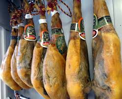 També som especialistes en Carn de vedella d’Andorra què és una marca de Ramaders d'Andorra S.A. La nostra especialitat són els productes d'elaboració artesanal, de producció pròpia com a hamburgueses 100% de vedella, les hamburgueses de pollastre de la Seu, les mandonguilles de porc i de vedella fetes només amb sal, pebre, ou i pa ratllat En aquesta carnisseria podràs trobar a la venda carn d’Andorra, vedella de Catalunya amb denominació d’origen, “Chuletones” de bou, bé de llet d’Andorra i bé de la Seu d’Urgell i cabrit A Andorra tenim la sort de seguir una de les millors dietes, la dieta Mediterrània, que inclou la carn com a element de salut per què ens aporta ferro, zinc, vitamina B i aminoàcids essencials. La Prudencia Los jamones, paletas y embutidos son curados en nuestros secaderos y bodegas naturales a más de 1.100 m. de altitud, en plena sierra. Y es precisamente el clima y las condiciones geográficas de nuestra sierra, junto con el bajo contenido en sal de nuestros productos, elementos fundamentales del proceso. CARNISSERIA SABOYA Andorra la Vella - Av. Princep Benlloch, 14 (+376) 825 799 carnesaboya@andorra.ad Amb anys d'experiència a Andorra la nostra prioritat és oferir les millors carns del mercat, amb el millor servei a un preu raonable, i amb la major atenció al client Amb anys d'experiència a Andorra la nostra prioritat és oferir les millors carns del mercat, amb el millor servei a un preu raonable, i amb la major atenció al client