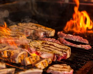 També som especialistes en Carn de vedella d’Andorra què és una marca de Ramaders d'Andorra S.A. La nostra especialitat són els productes d'elaboració artesanal, de producció pròpia com a hamburgueses 100% de vedella, les hamburgueses de pollastre de la Seu, les mandonguilles de porc i de vedella fetes només amb sal, pebre, ou i pa ratllat En aquesta carnisseria podràs trobar a la venda carn d’Andorra, vedella de Catalunya amb denominació d’origen, “Chuletones” de bou, bé de llet d’Andorra i bé de la Seu d’Urgell i cabrit A Andorra tenim la sort de seguir una de les millors dietes, la dieta Mediterrània, que inclou la carn com a element de salut per què ens aporta ferro, zinc, vitamina B i aminoàcids essencials. La Prudencia Los jamones, paletas y embutidos son curados en nuestros secaderos y bodegas naturales a más de 1.100 m. de altitud, en plena sierra. Y es precisamente el clima y las condiciones geográficas de nuestra sierra, junto con el bajo contenido en sal de nuestros productos, elementos fundamentales del proceso. CARNISSERIA SABOYA Andorra la Vella - Av. Princep Benlloch, 14 (+376) 825 799 carnesaboya@andorra.ad Amb anys d'experiència a Andorra la nostra prioritat és oferir les millors carns del mercat, amb el millor servei a un preu raonable, i amb la major atenció al client Amb anys d'experiència a Andorra la nostra prioritat és oferir les millors carns del mercat, amb el millor servei a un preu raonable, i amb la major atenció al client